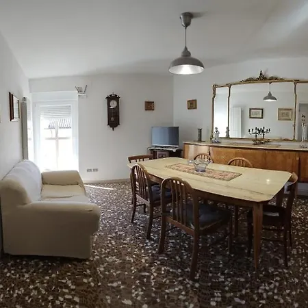 La Casa D' Gelat בית נופש קסטל די סנגרו